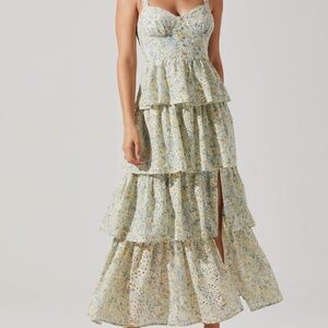 ASTR the label midsummer floral tiered maxi dress - S